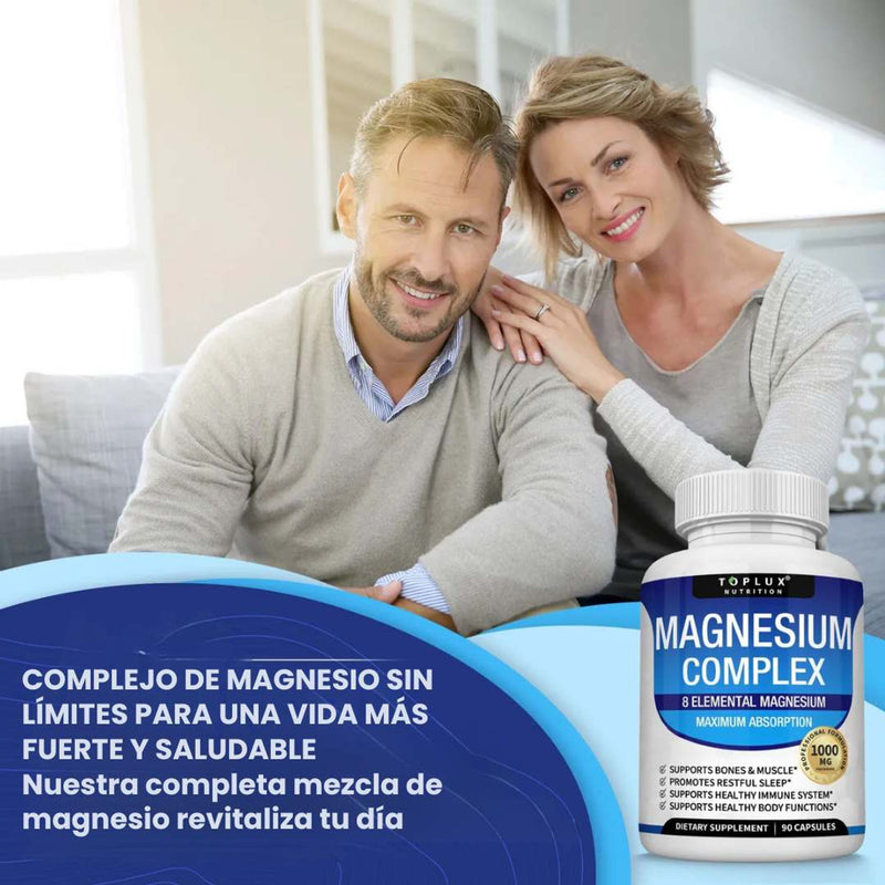 Pareja adulta tomando magnesio a diario