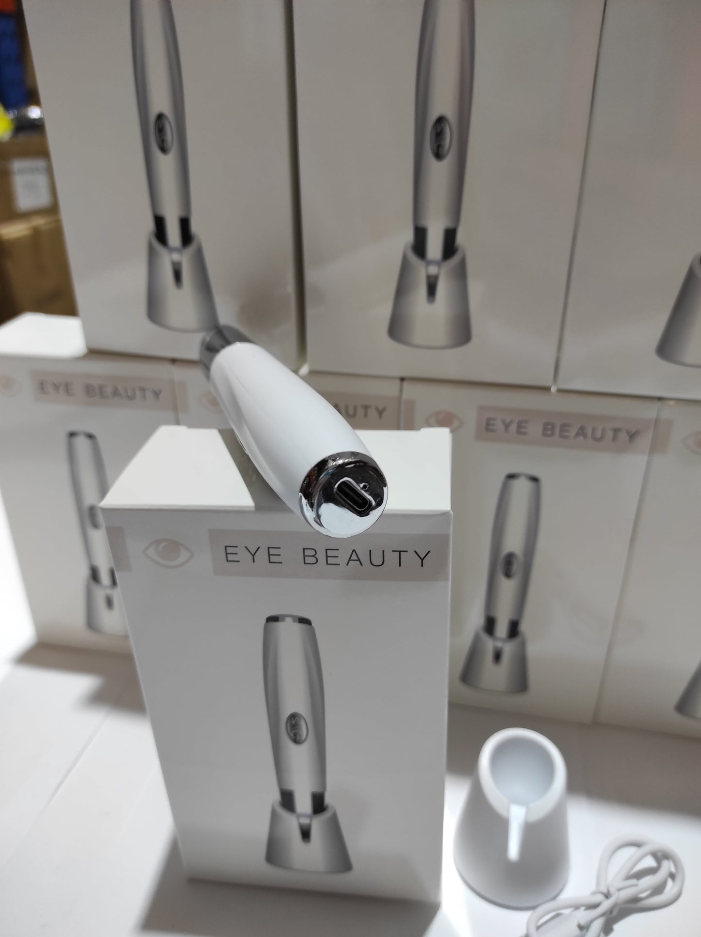 Masajeador recargable para contorno de ojos y labios — vista 5