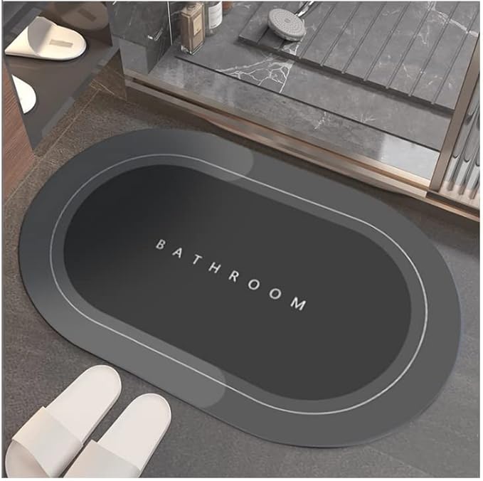 Alfombra de baño súper absorbente gris en el suelo del baño