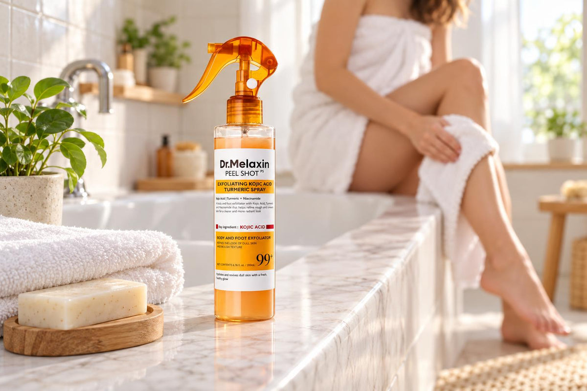 El spray exfoliante en el borde de la banera de un bano luminoso