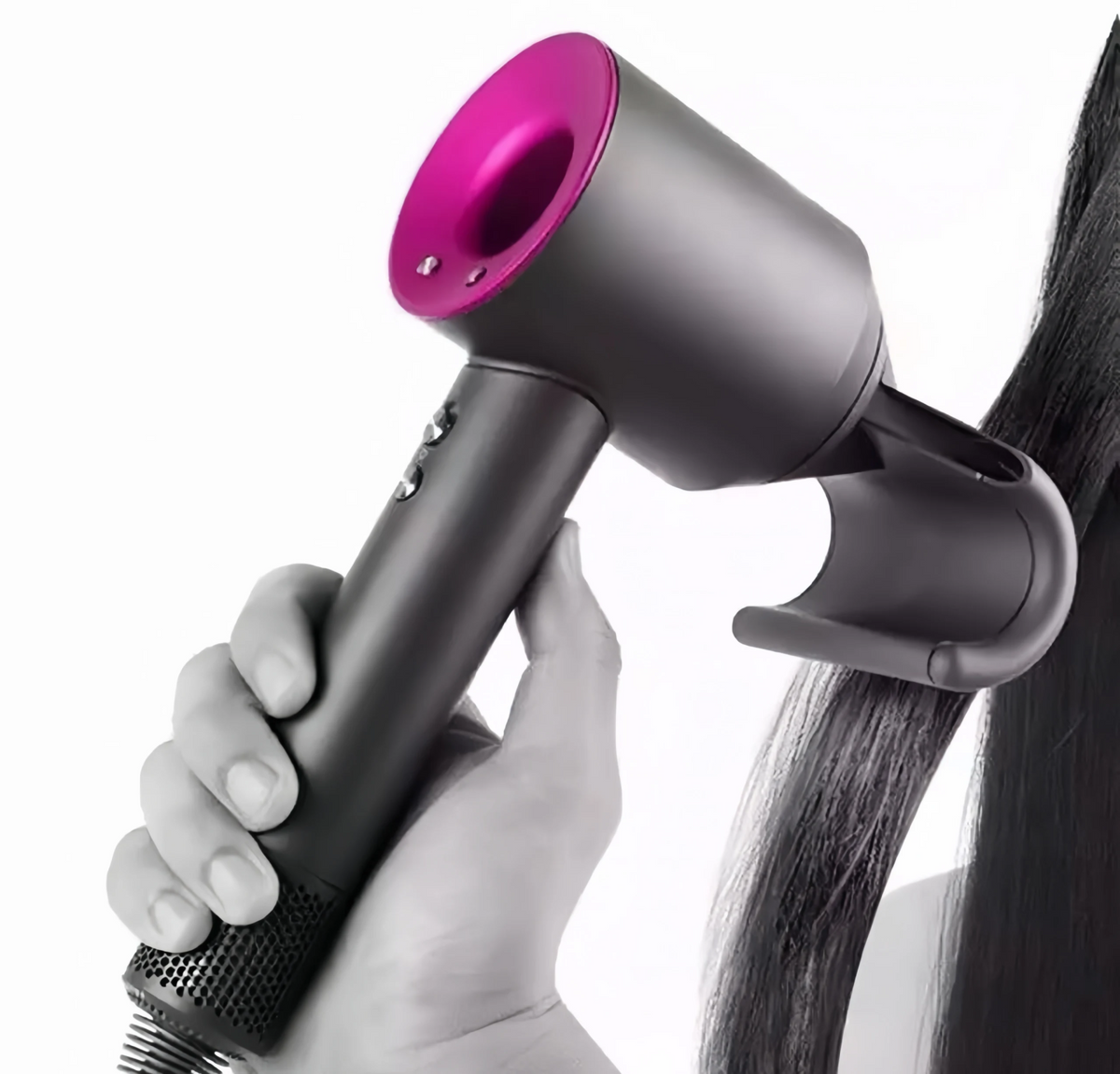 Secador ionico en uso sobre el cabello